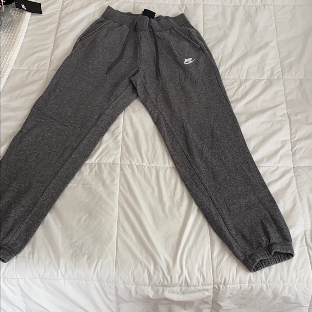 Loose fit Nike joggers - Picture 2 of 3